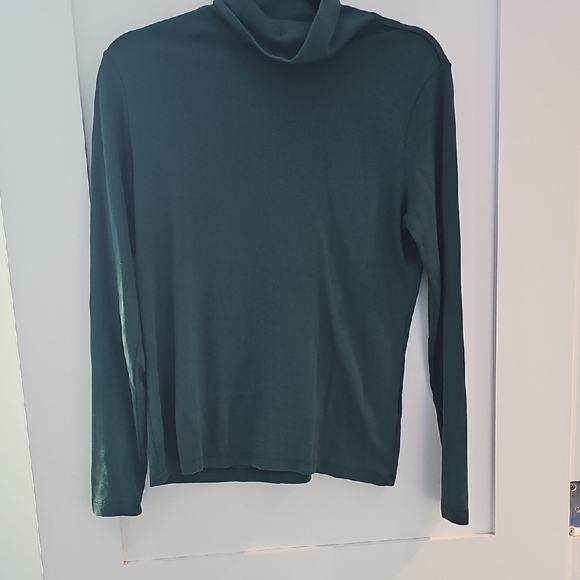 L.L. Bean Forest Green Supima Cotton Turtleneck Size M - Picture 1 of 7
